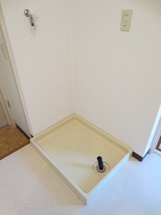 物件内観写真14　(洗濯機置場)