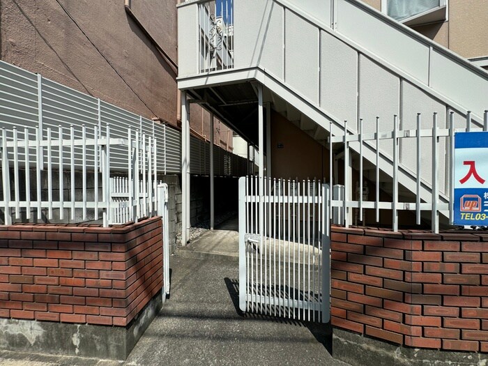 物件外観写真3　(エントランス部分)