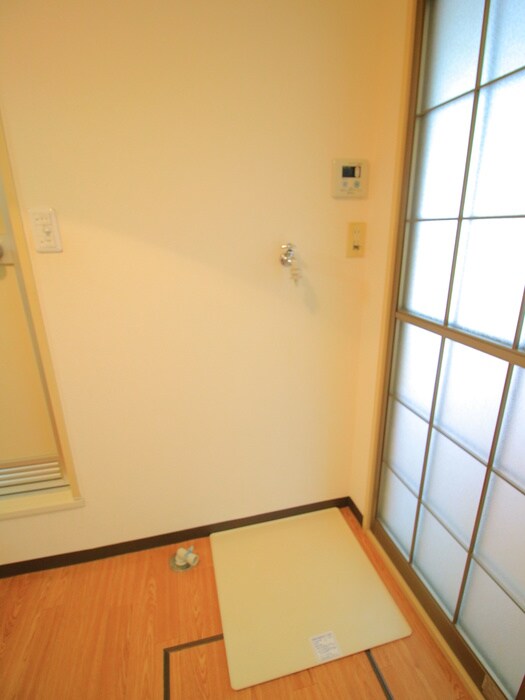 物件内観写真14　(洗濯機置場)