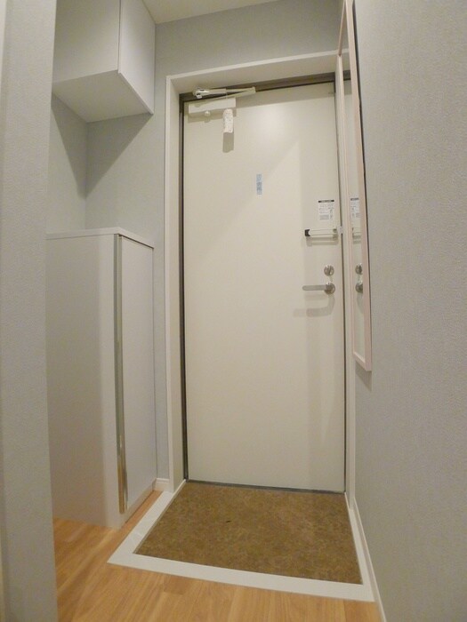 物件内観写真10　(玄関)