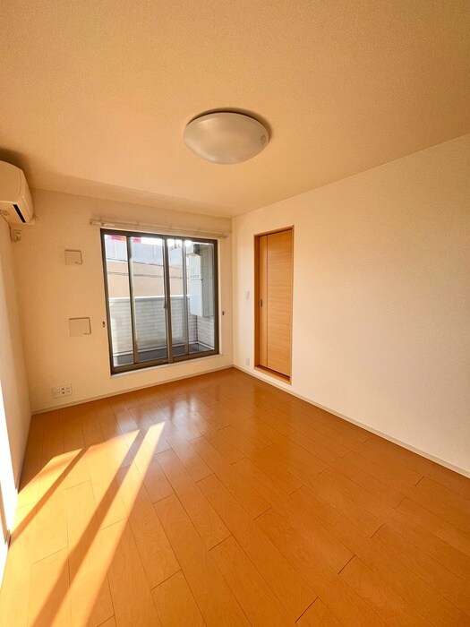 物件内観写真4　(居室)