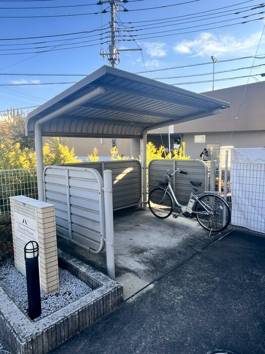 物件外観写真3　(駐輪場)