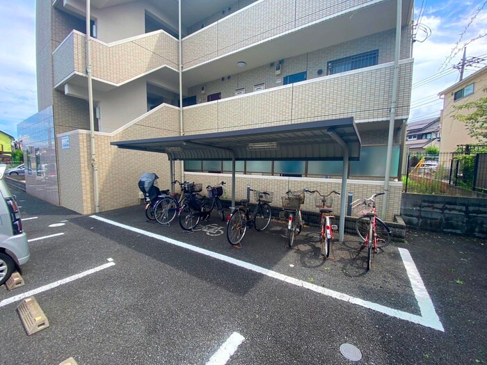 物件外観写真5　(駐輪場)