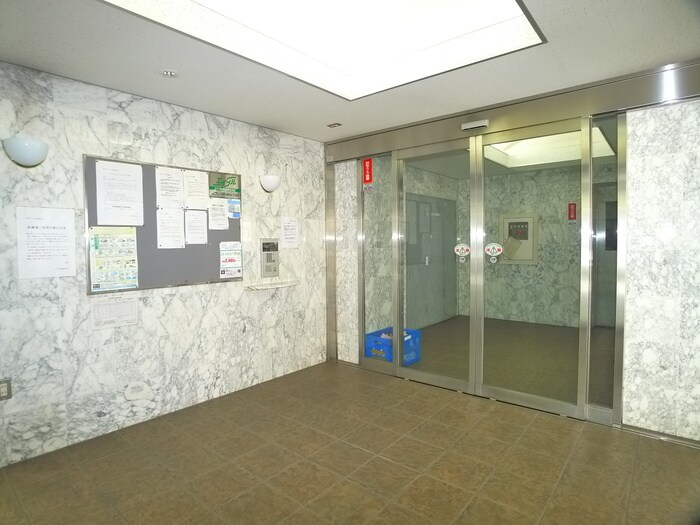 物件外観写真4　(エントランス部分)