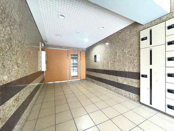 物件外観写真3　(エントランス部分)