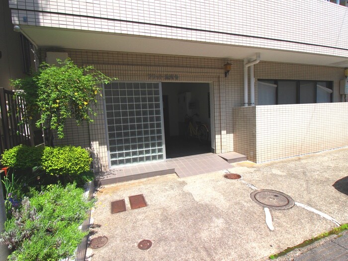 物件外観写真3　(エントランス部分)
