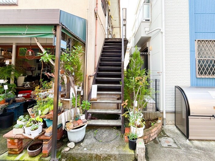 物件外観写真2　(エントランス部分)