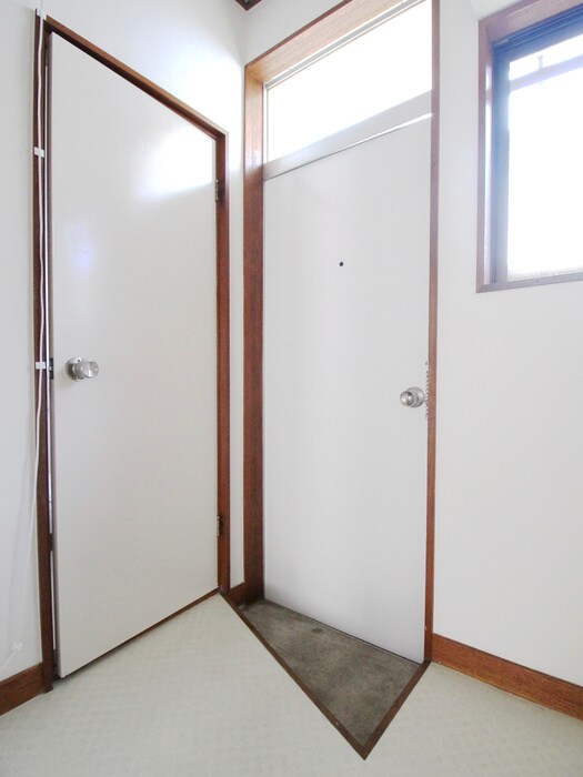 物件内観写真14　(玄関)