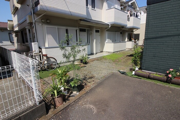 物件外観写真5　(エントランス部分)