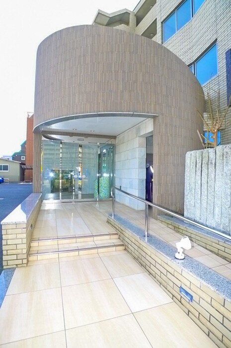 物件外観写真5　(エントランス部分)