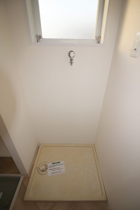 物件内観写真18　(洗濯機置場)