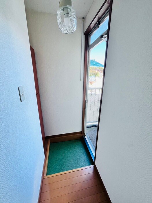 物件内観写真11　(玄関)