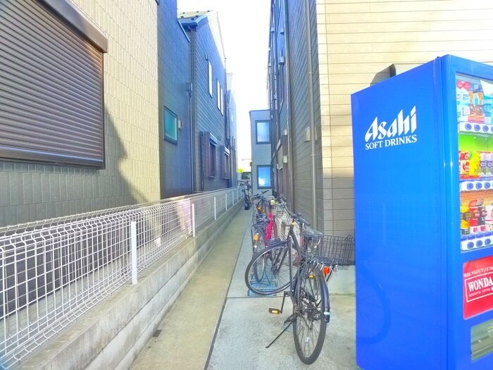 物件外観写真5　(駐輪場)