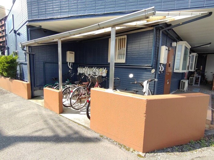 物件外観写真3　(駐輪場)
