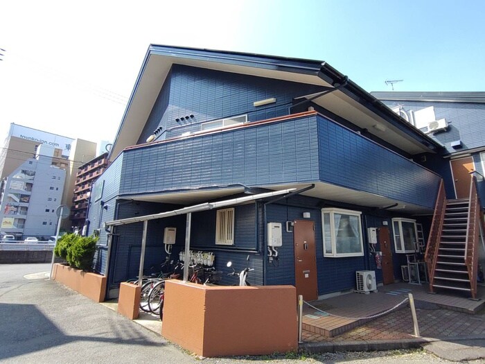 物件外観写真4　(エントランス部分)