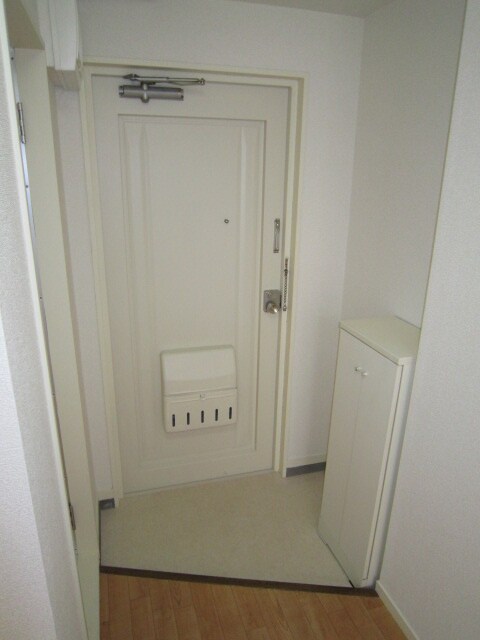 物件内観写真13　(玄関)