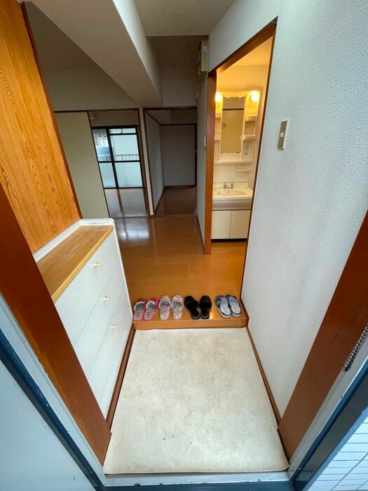 物件内観写真11　(玄関)