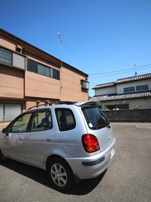 物件外観写真4　(駐車場)