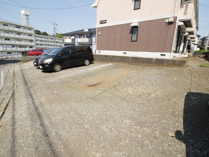 物件外観写真3　(駐車場)