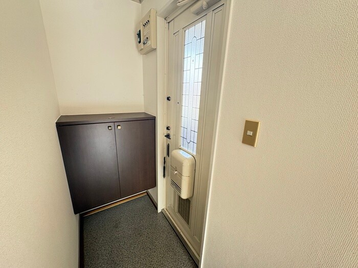 物件内観写真12　(玄関)