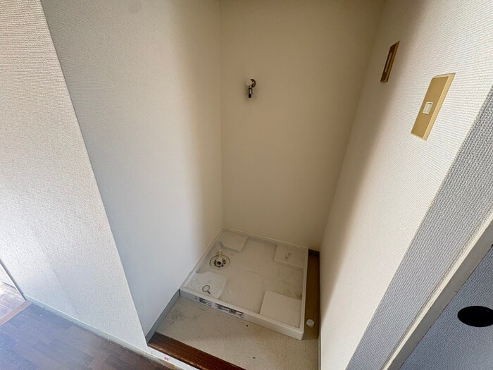 物件内観写真14　(洗濯機置場)