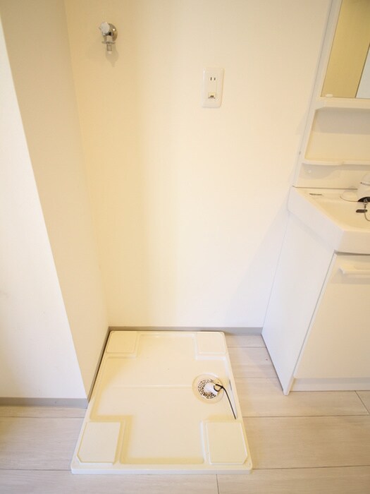 物件内観写真16　(洗濯機置場)