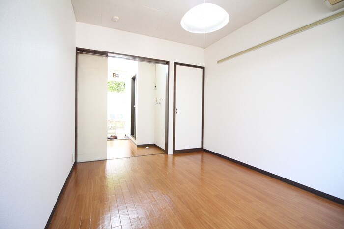 物件内観写真8　(居室)