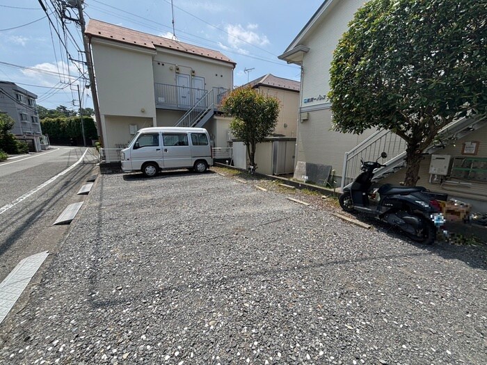 物件外観写真4　(駐車場)