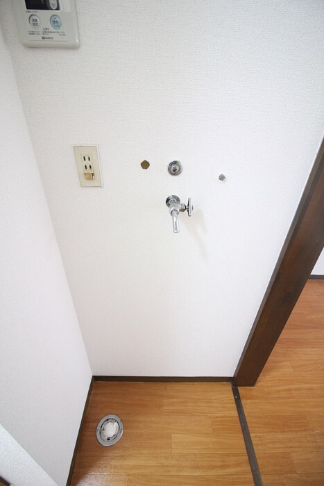 物件内観写真13　(洗濯機置場)