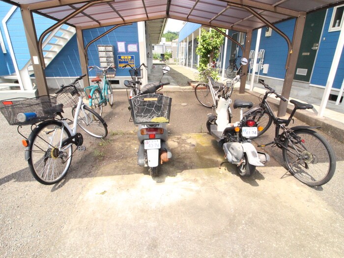 物件外観写真3　(駐輪場)