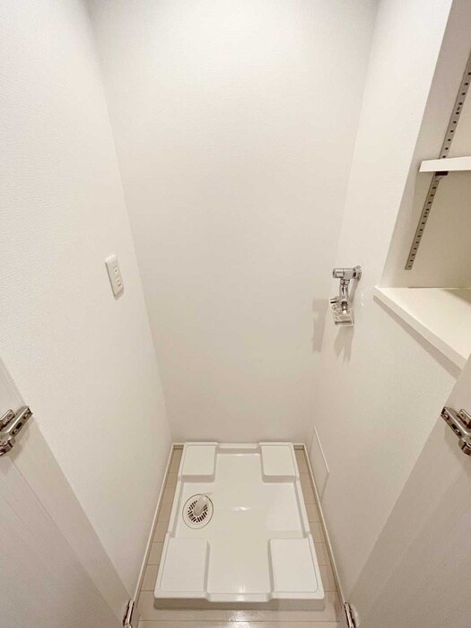 物件内観写真12　(洗濯機置場)