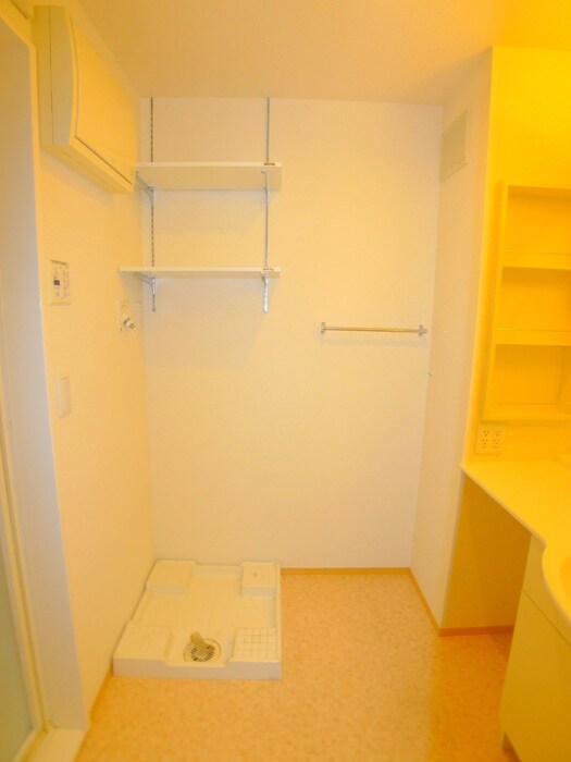 物件内観写真17　(洗濯機置場)