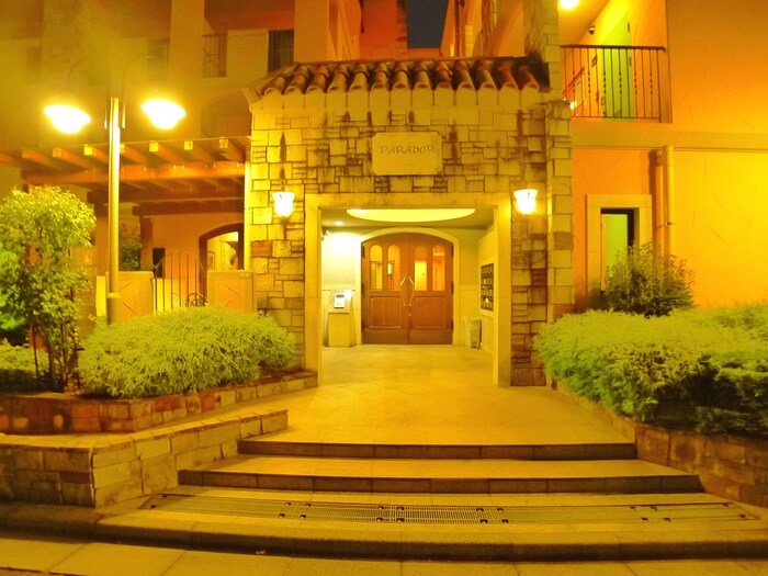 物件外観写真2　(エントランス部分)