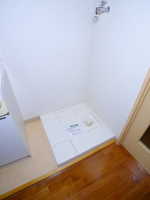 物件内観写真13　(洗濯機置場)