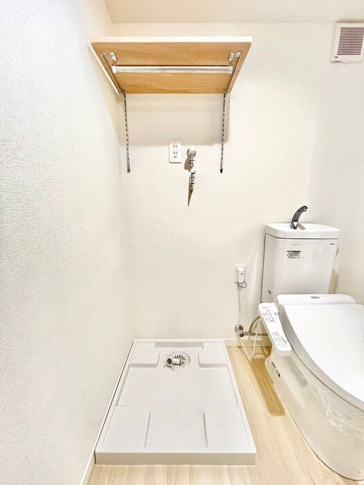 物件内観写真18　(洗濯機置場)