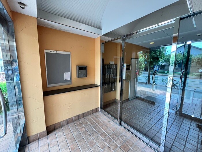 物件外観写真5　(エントランス部分)