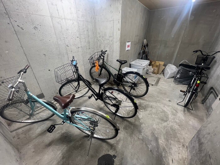 物件外観写真3　(駐輪場)