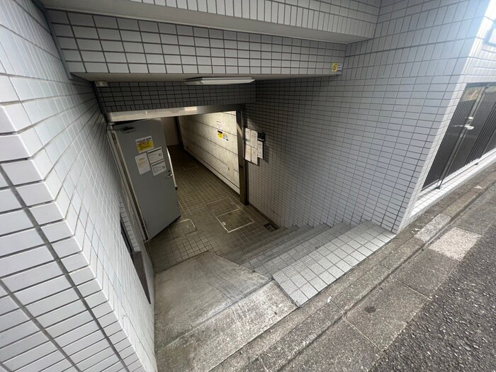 物件外観写真5　(エントランス部分)