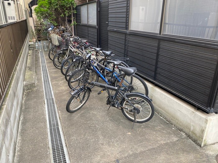 物件外観写真4　(駐輪場)