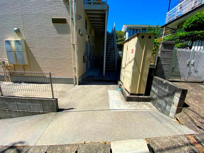 物件外観写真5　(エントランス部分)