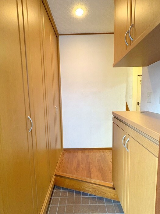 物件内観写真12　(玄関)