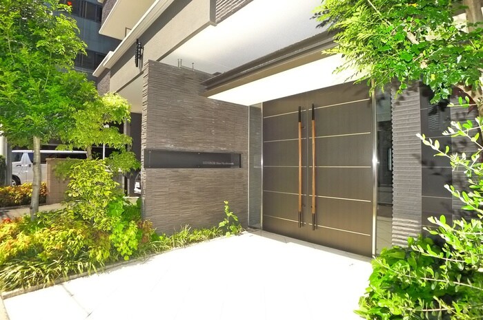 物件外観写真3　(エントランス部分)