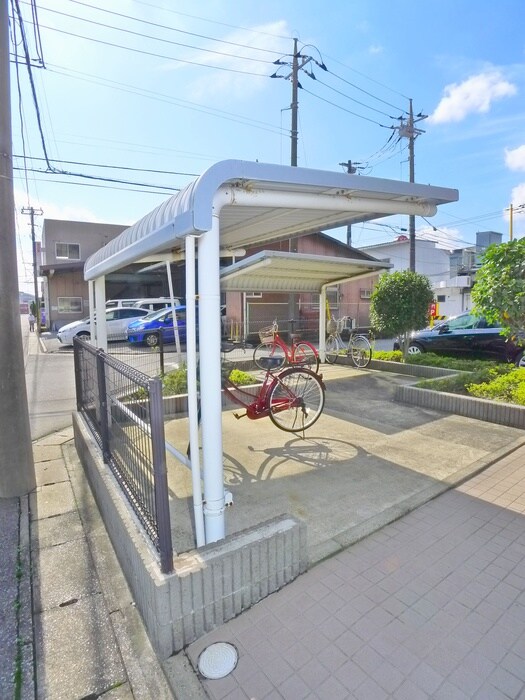 物件外観写真6　(駐輪場)