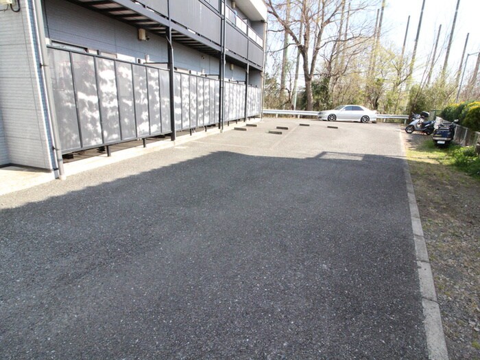 物件外観写真6　(駐車場)