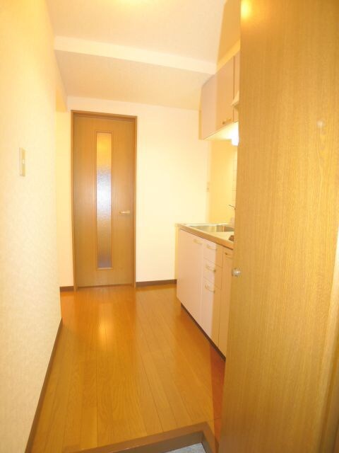 物件内観写真4　(玄関)