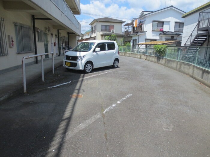 物件外観写真4　(駐車場)