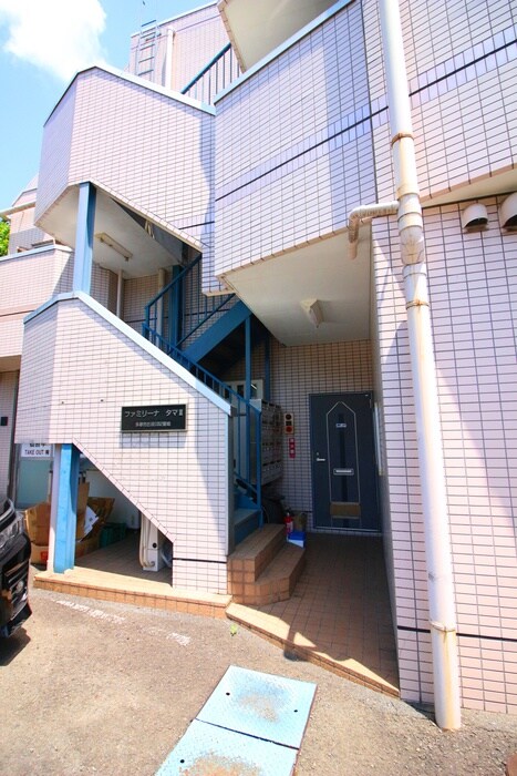 物件外観写真3　(エントランス部分)