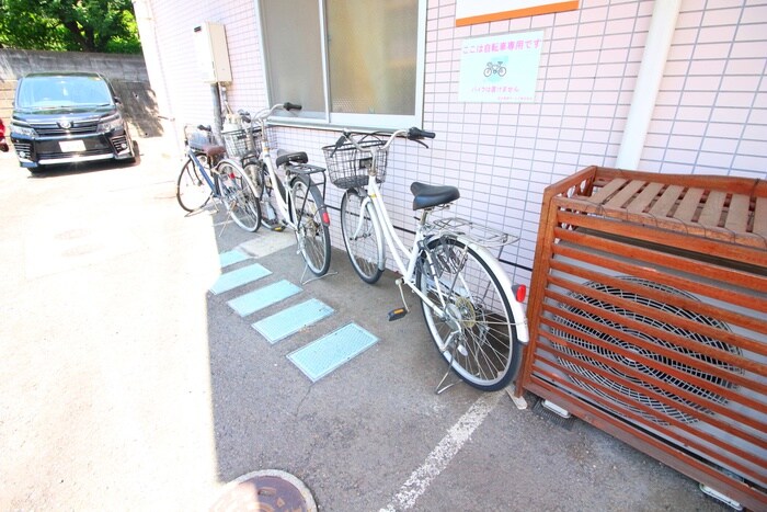 物件外観写真5　(駐輪場)