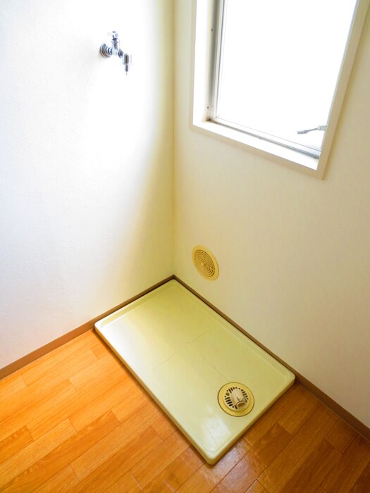 物件内観写真13　(洗濯機置場)