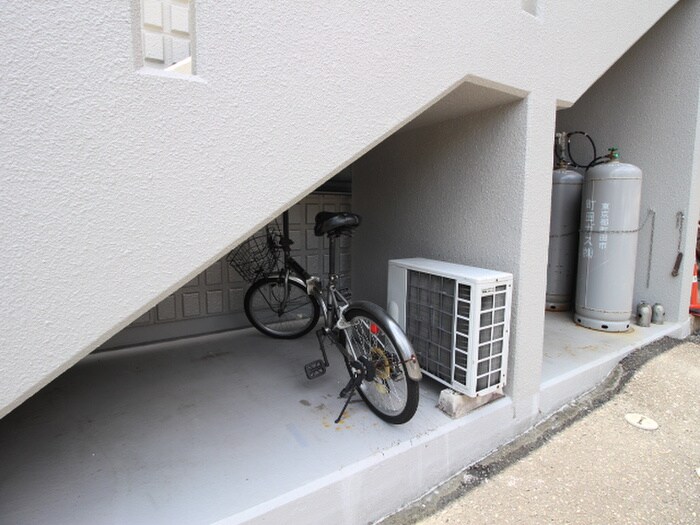 物件外観写真6　(駐輪場)